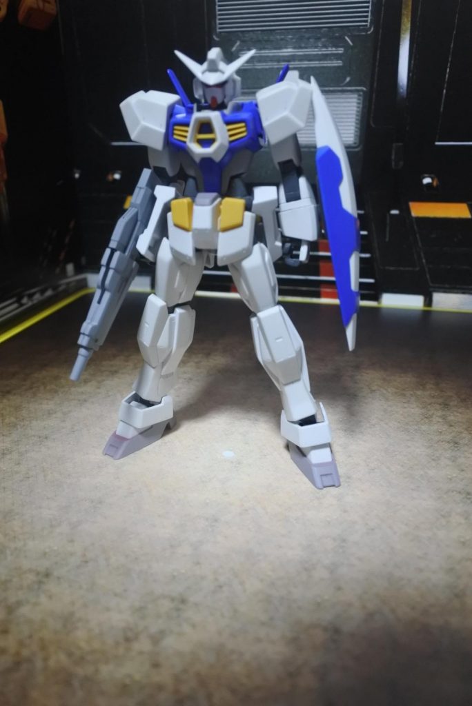 一部パーツをサフ吹き。
どことなくAGE1 2号機にも見えて、2号機として作っても良いのでは?と思っていた時期がありました(--;)