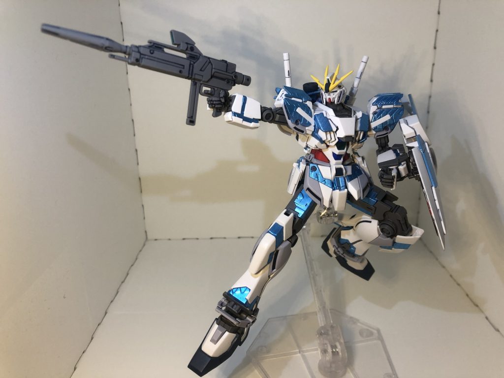 本編だとビームライフルって左手に持ってたような...?
持ち手が右しか付いてこないのが不満点と言えば不満点ですかね