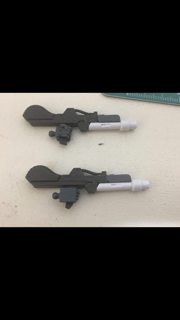 武装は百式のライフルにMGフリーダムのビームサーベルをつかってそれっぽいライフルにしました
本来はビームサーベル2個つかってダブルビームライフルにする予定だったんですが
芸がなかったのでやめました