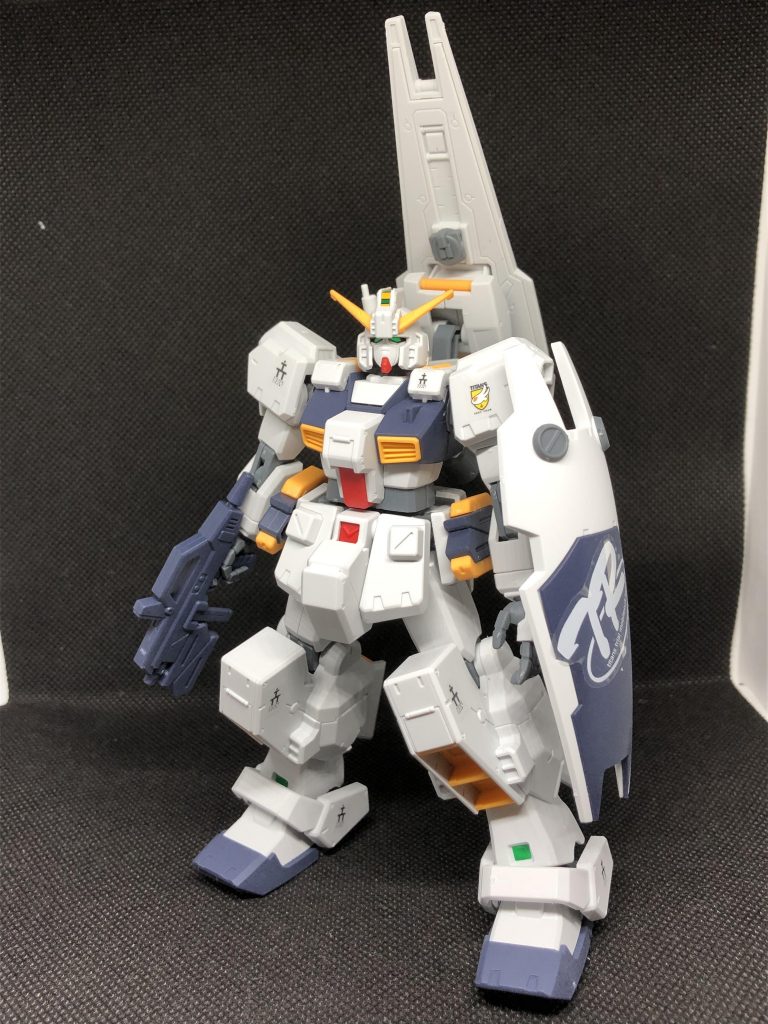 今回は速度優先でデカール&シール貼りとトップコートのみの簡単フィニッシュです。下半身がどっしりした感じがホントいいですよねヘイズル...