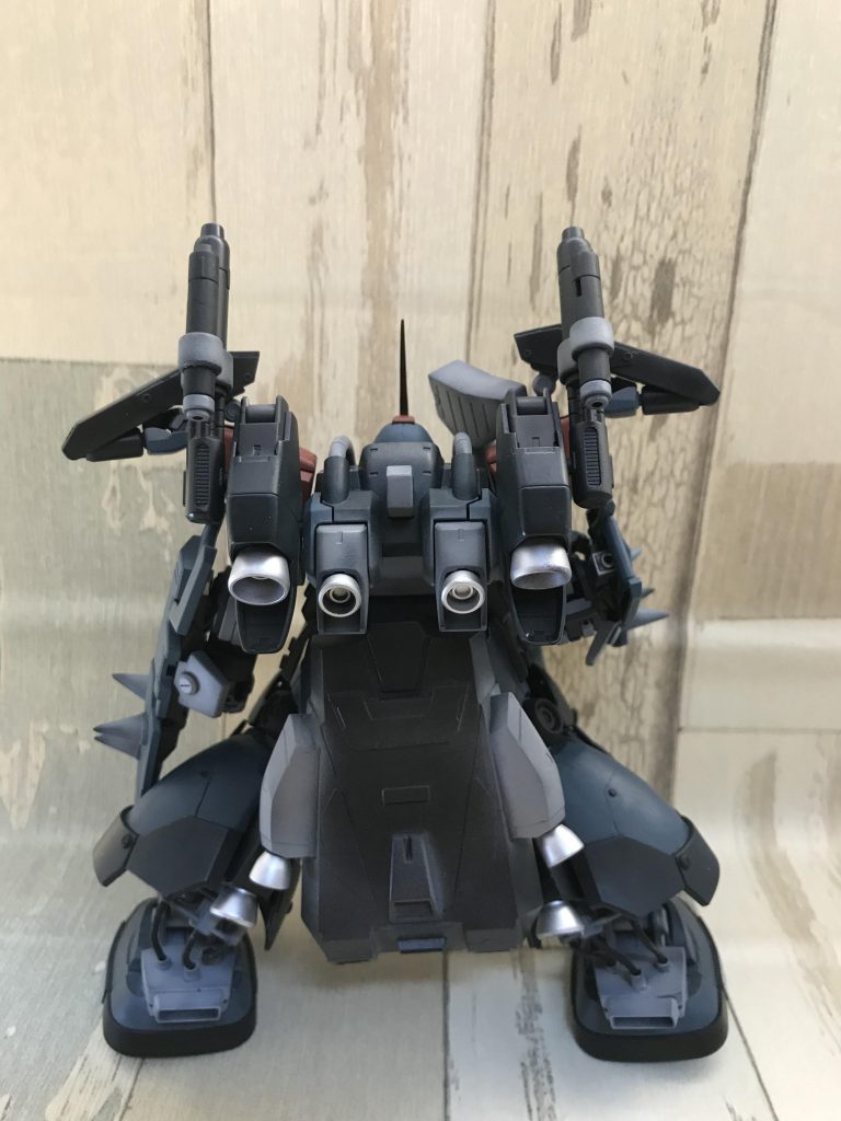 背面です。プロポーション的にはゴツゴツしててすごく好みです(*´∀`*)