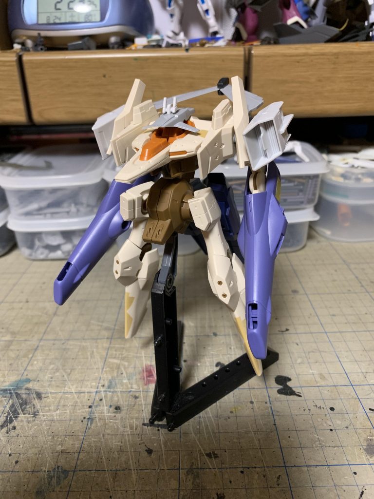 ジャンクパーツを盛っていきます。