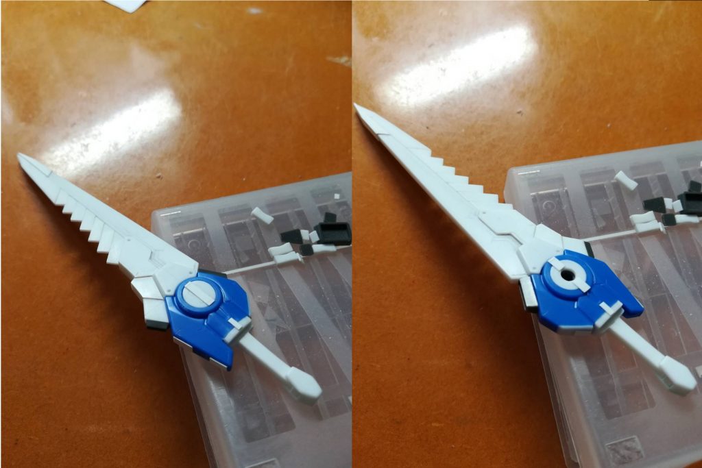 アメイジングエクシアのソードを軸にして、刀身と持ち手をスクラッチ。
刃はひとつひとつ刃先に向けて細くなるように角度を付けました。