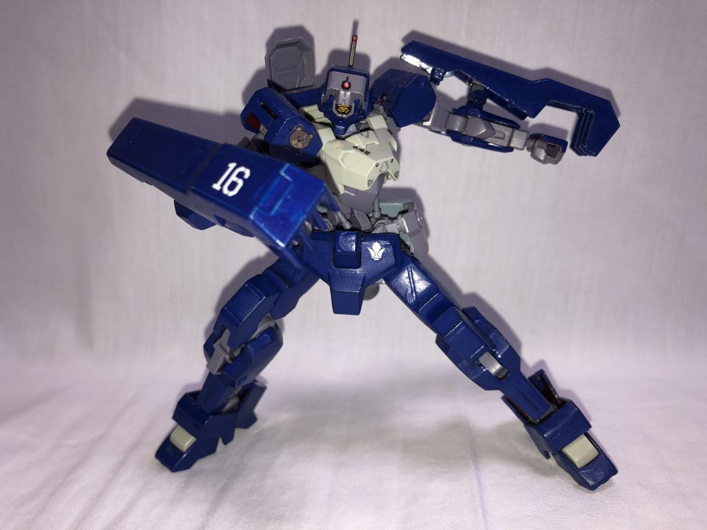 打撃形態
バックパックのナックルを装備した姿
ナックルは百里からの流用
こちらの方が基本携帯よりも素早く動ける