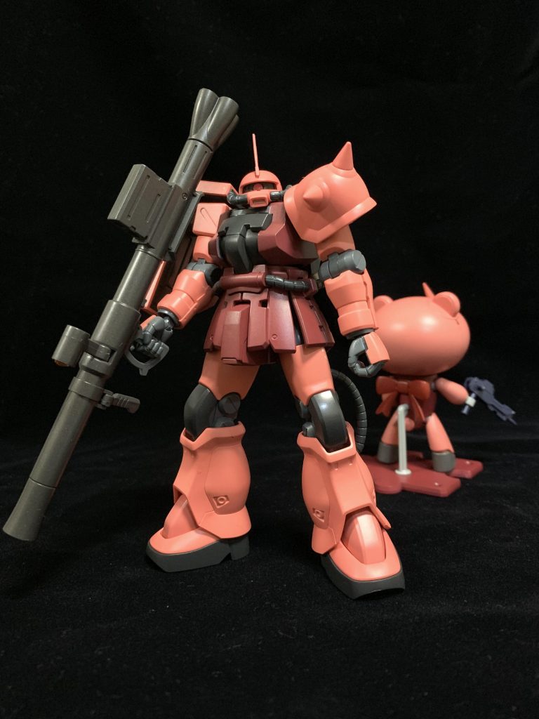 シャアザクといえばバズーカというイメージなのでオリジンザクのバズーカを持たせました。