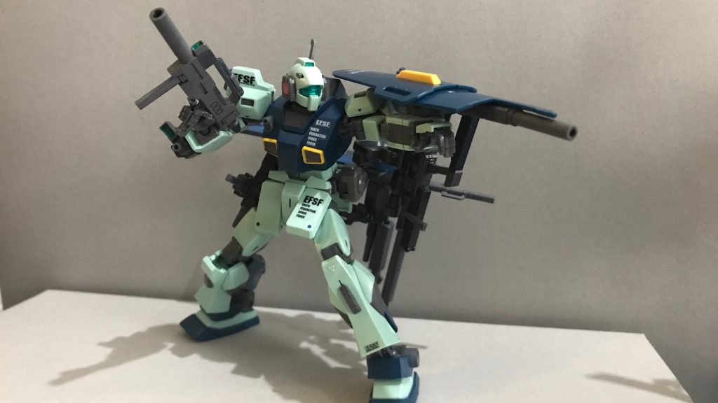 ジムライフル&ビームライフル
シールドとジムライフルは新しいものを買った際についてきたため、そちらを使用しています
股の稼働部は30MMのパーツを使用しているため細かく調整できるのがいいですね。
ちなみに接着の際に一度失敗し可動部がくっついてしまったため、もう一体買いました…