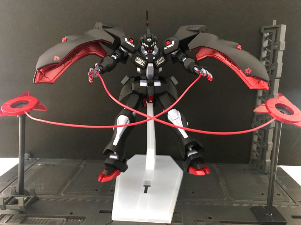 特徴的な武器、ビームリブです。かっこよく飾るのは難しい(笑)