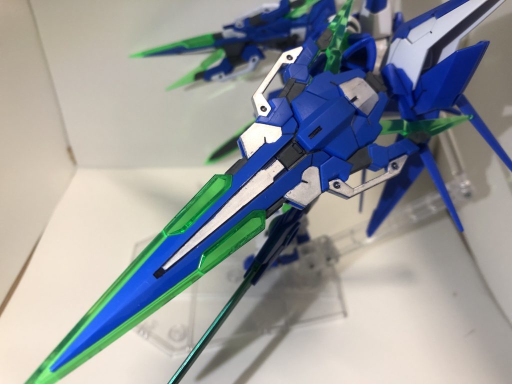 こっちはシルバーです
メタリック系は隠蔽力が強いので良い感じですね
塗りムラも金属的なアレという言い訳もついてお得です
初めてオールガンダムプロジェクト時代以前のベースキットを組んだのでストレスが半端なかったです
見た目はめちゃくちゃかっこいいので、reviveエクシア出してその流れで最新技術で出てくれないかなぁ