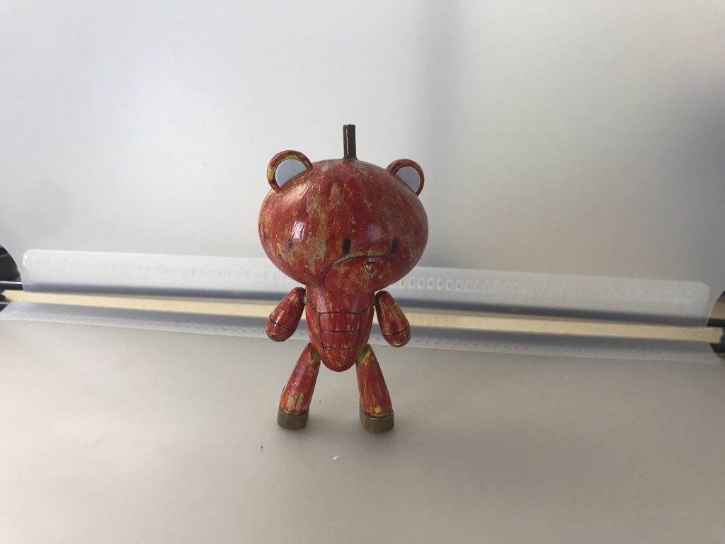 黄色塗った上に赤で塗って砂漠色で点をつけて塗装しました。