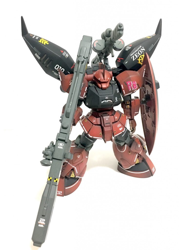 ビームバズーカとガトリングはどちらも背中に背負える様に。