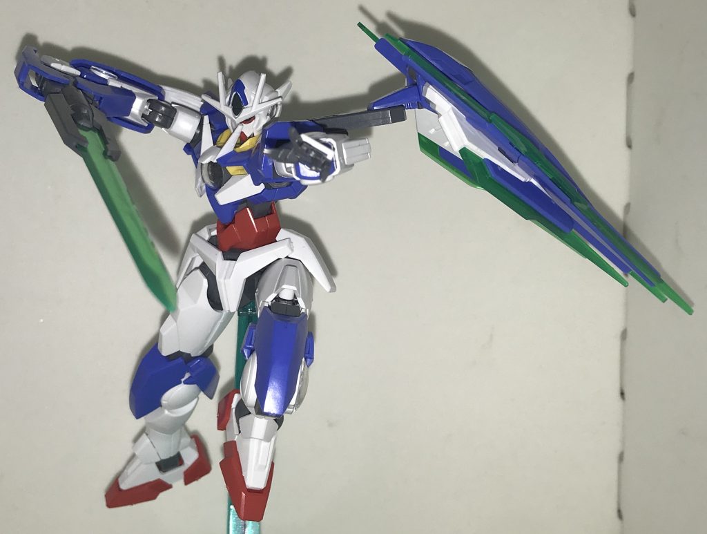 切りかかるクアンタ