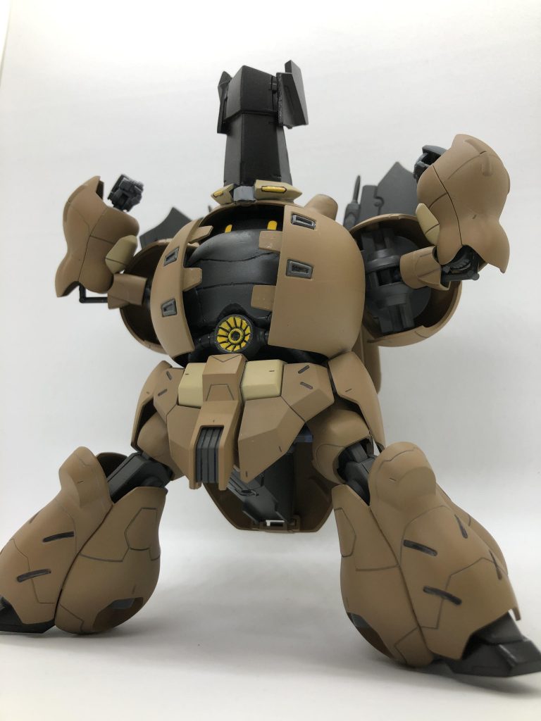 アブドメン・ブラスター
普段は装甲に覆われている腹部に搭載されたビーム砲。高威力を誇るが、リアクターへの負荷が激しく、フルパワーで使用するとリアクターがオーバーロードをおこし、一時的に機能停止に陥ってしまう。