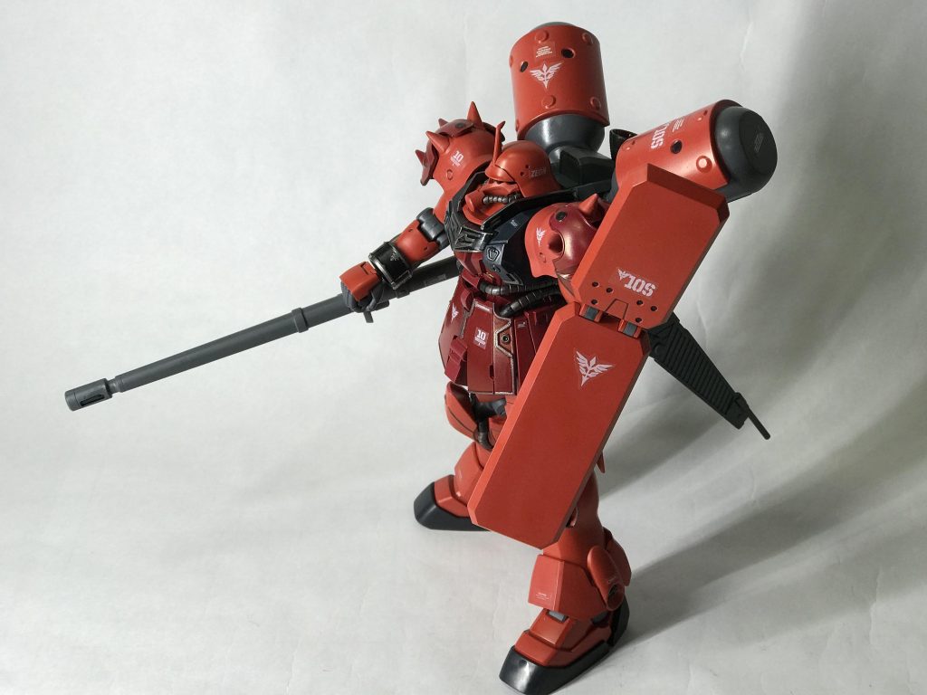 ギラ・ドーガよりも赤く、シナンジュよりも紅くない。どちらかと言うと朱い機体色になってしまいました。