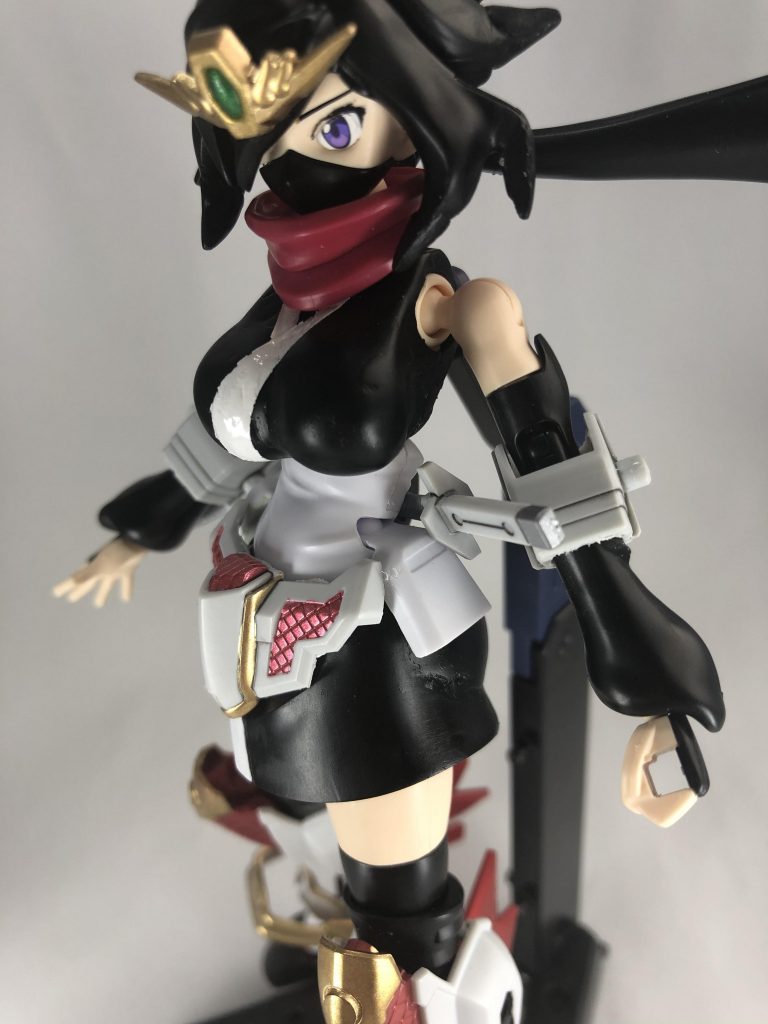 胸部装甲をパテで盛って大きくしています。
夢が詰まっていそうですね！