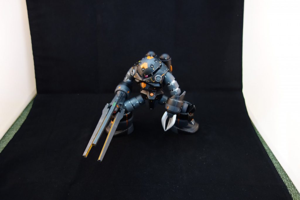 引いてパシャリ、ズゴックはヤンキー座りが似合いますねw