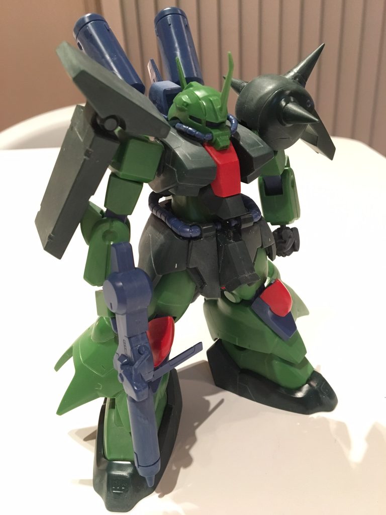 塗り前。赤がやっぱ軽い印象なんです…