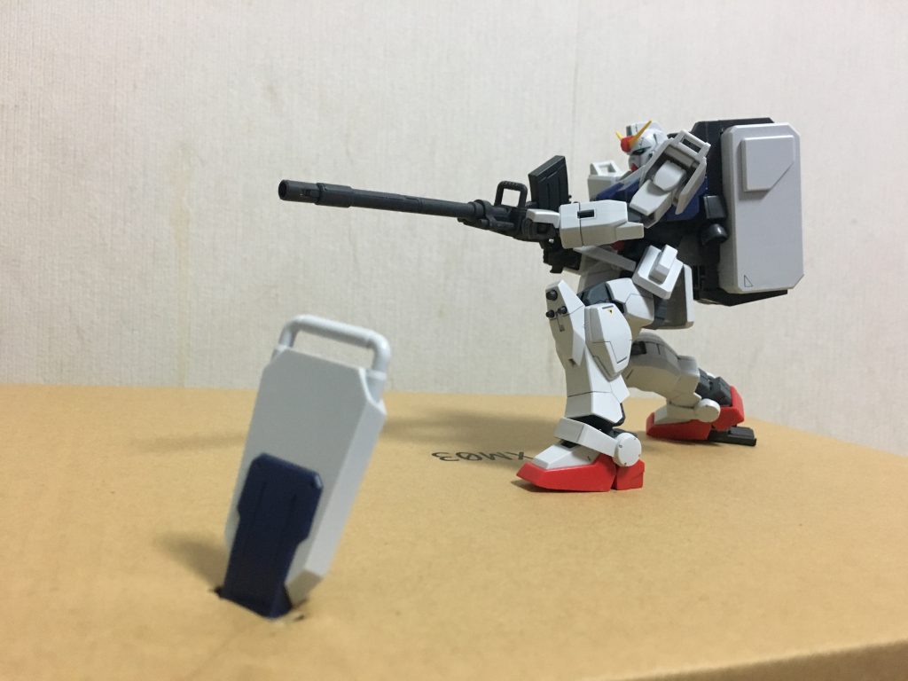 輝き撃ちは劇中通り？盾に乗せない方法で撮影。
なので盾は手前に突き刺してあります。