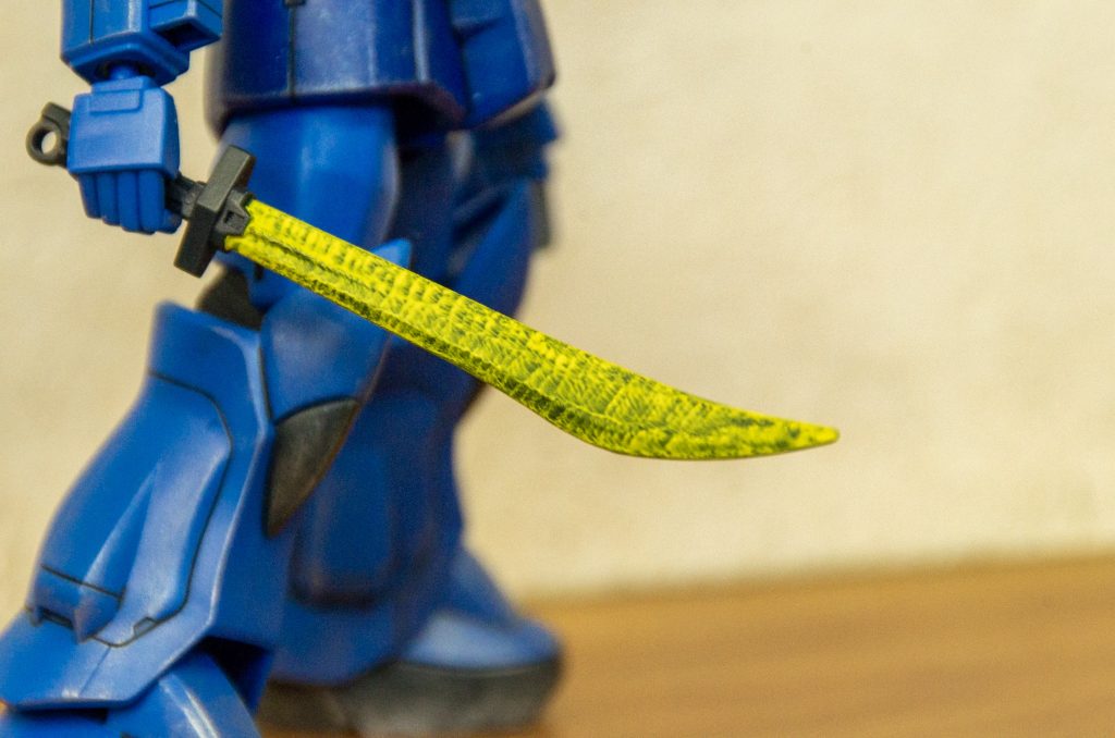 100均のアクリル絵の具の隠蔽力の無いこと。
筆ムラも凄いので、あえてムラ残しました。