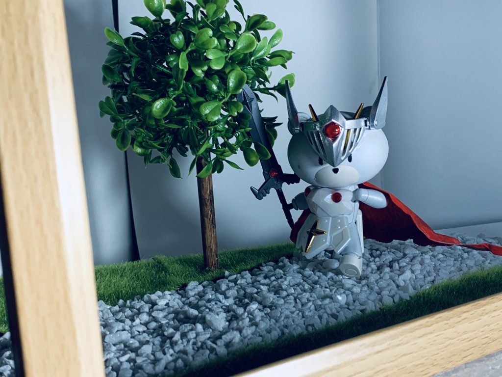 本体はナイトガンダムとのミキシングで、マントは水で溶いた木工用ボンドにティッシュでつけたやつです