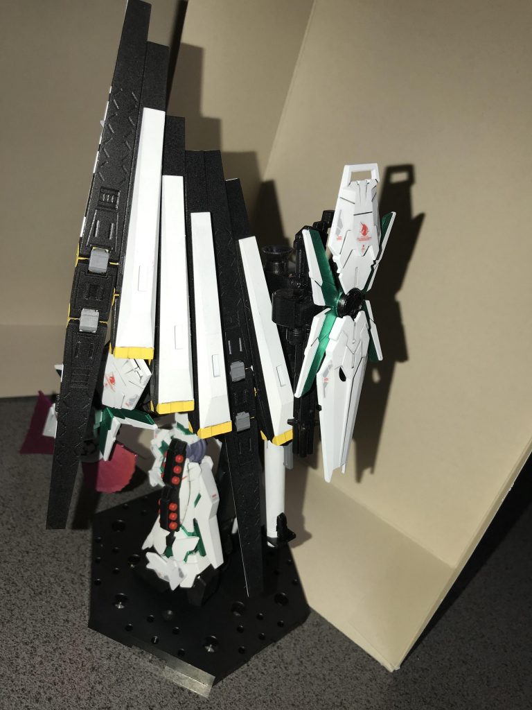 シールドはバズーカに掛けてあるだけです