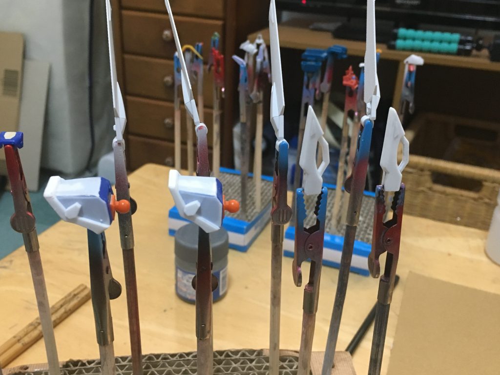 まずは新規になるパーツをプラ板で制作
ダガーが1番しんどかったです