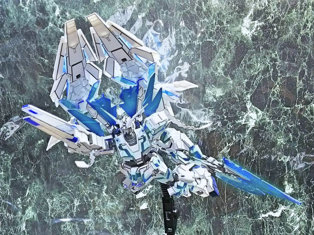 横旋回しつつ、アームドアーマーBSを構えます。