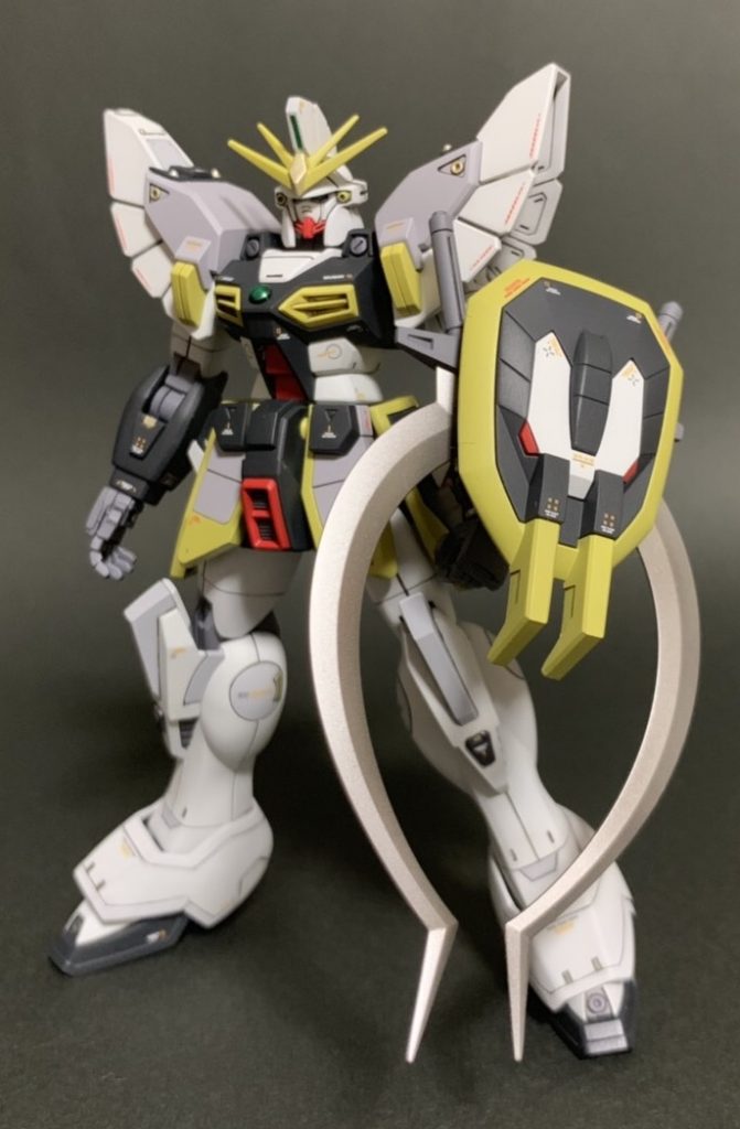 ガンプラ再開して早1年、初投稿です!
当時リアルタイムで観てた時はそんなに好きではなかったはずのサンドロックでしたがHGで出たらやたらとカッコよくなっておりましたので勢いで購入、完成させました(^^)
スジボリ諸々の練習台になってしまった感は否めませんがパッと見では…上手く…いった…かな
全体的にプロポーション変更は行なっていません(というか出来ない(⌒-⌒; ))
方向性としてはRG的な雰囲気を目指してデカール多め、パネル塗り分けしています。