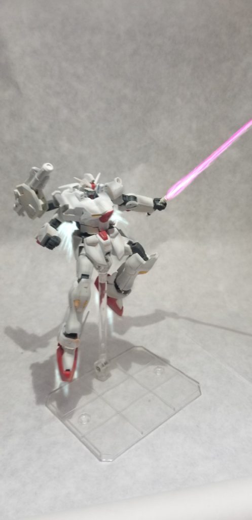 ダストの技術が衰退した世界で、原型機が分からなくなっているジャンクカスタム機。
その為名前にガンダムの名を冠していない。