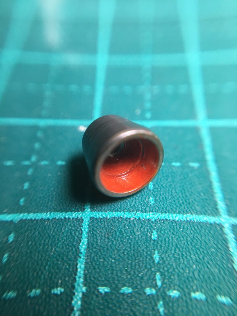 バーニアはメタルカラーのアイアンで塗装。