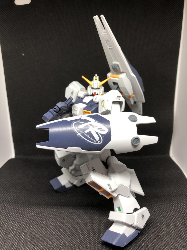 通常のシールド&ビームライフルで一枚。近距離での使い勝手の良さそうな短めの銃身が何気にお気に入りだったりします。腰の予備マガジンに付いてる黄色いパーツって何なんだろ...