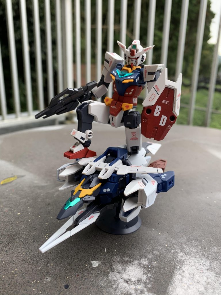 コアガンダムは可動域がめちゃくちゃ広いのでしゃがんだポーズなども無理なくできるのが凄いです。