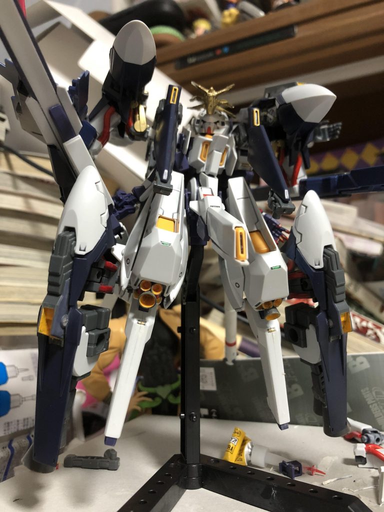 下から見ると顔が厳つく見えたので、黒うさぎの表紙っぽくしたいと決意。
顔に手を入れ始めます。
顔を加工するのは何だか勇気がいりますね