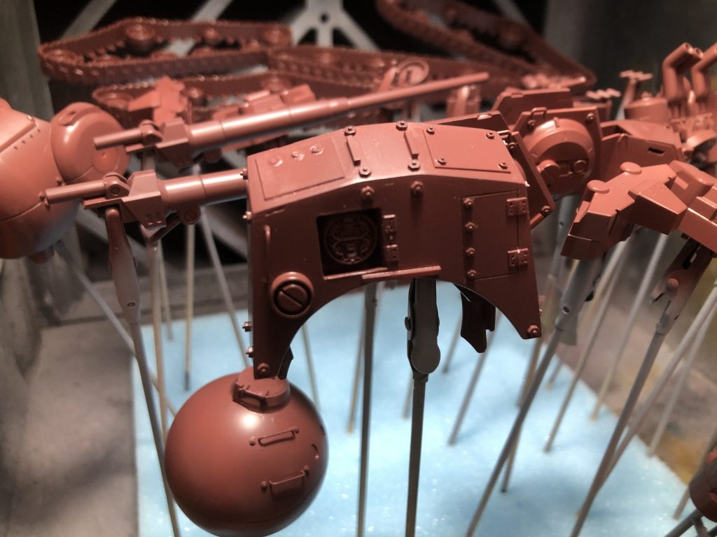 *塗装工程*
今回はケープを使った剥がし塗装をしました
まずサフにオキサイドレッド