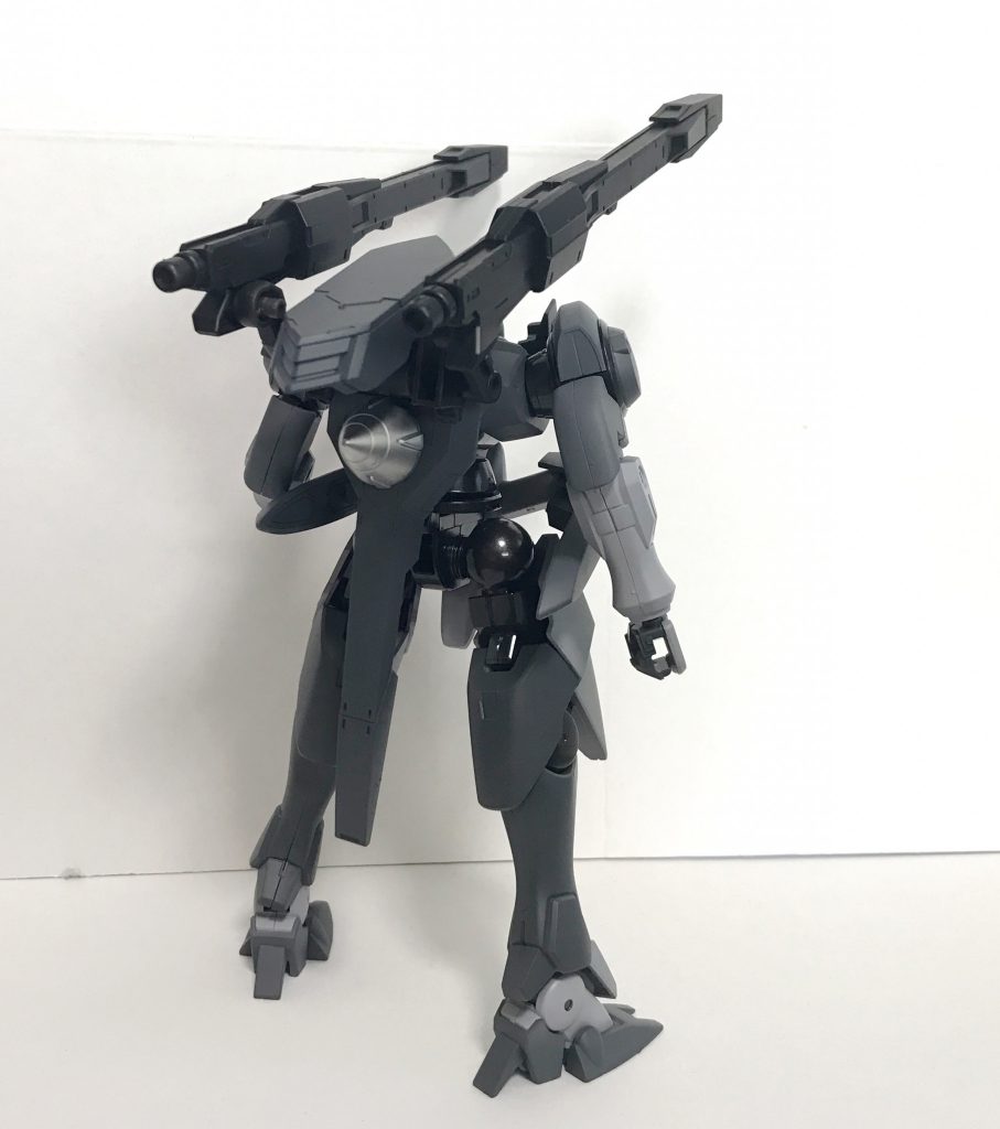 バックショット。肩部には大型のGNキャノン。
強襲戦で開幕にぶっ放して敵を混乱させる役割を想定した大火力武装。

ガンダムフラウロスのバックパックを拝借し、GNドライヴをポン付け。
ビーム兵器になって貰いました。
接続は3ミリ穴を開けてランナーと接着剤で多少強引に接合しています。