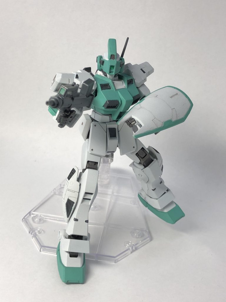 90mmマシンガンとスモールシールド。

ギミックはそのままなので頭部はバイザーも可動します。