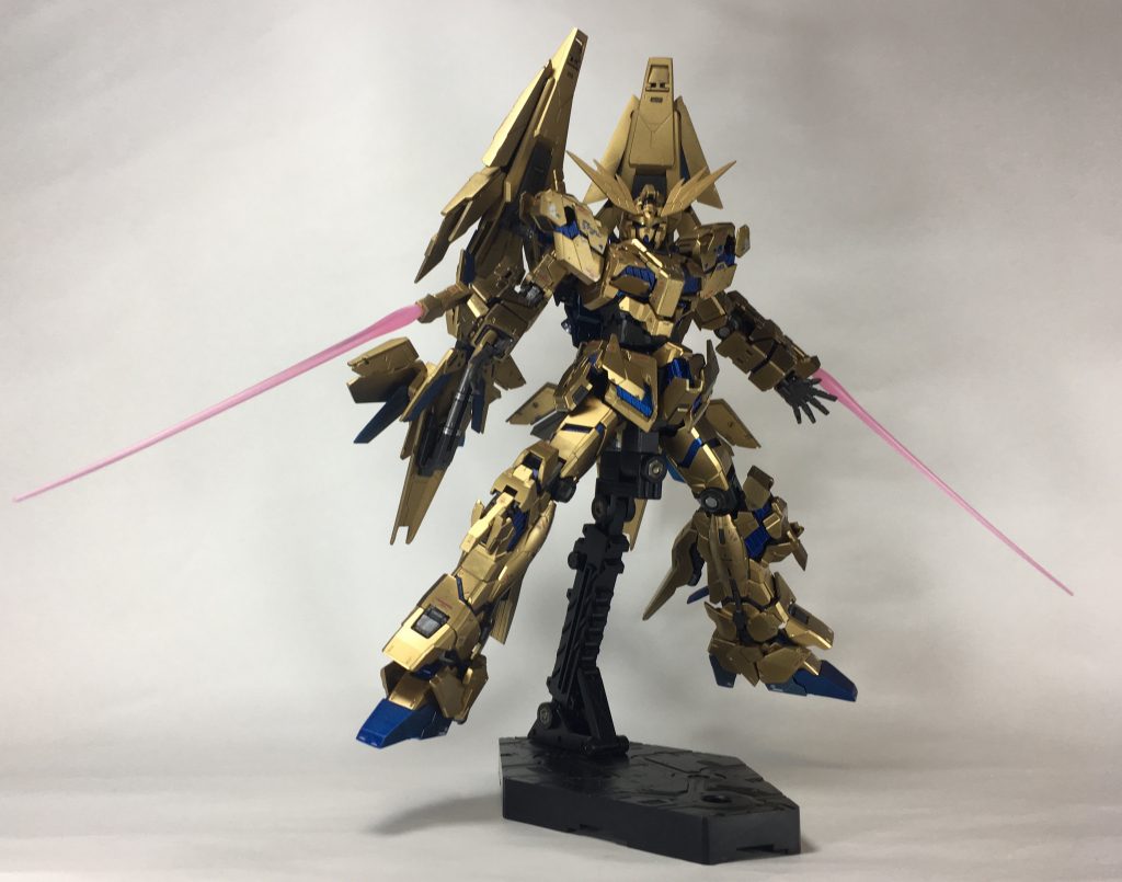 ビーム刃は1000番スポンジヤスリでパーティングライン処理をして軽く荒らしてからクリアーピンク→発光部をホワイトでグラデーション→光沢クリアーで艶整えです。