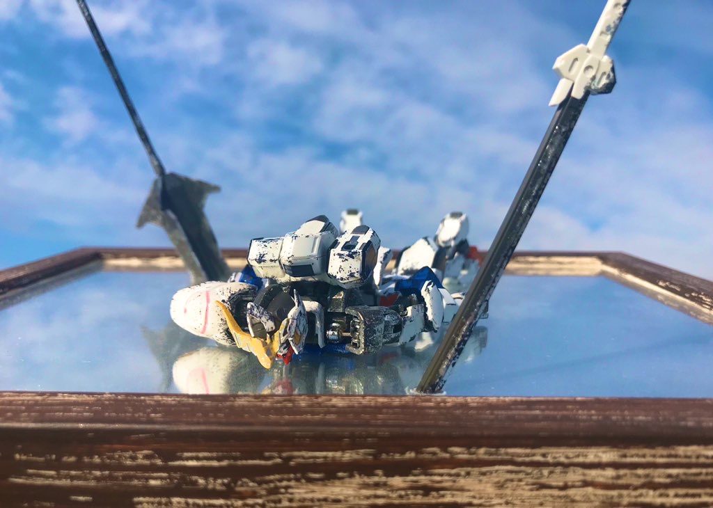 「Survivor」の印象的なあのシーンの再現です😆
(外で撮影しました!)