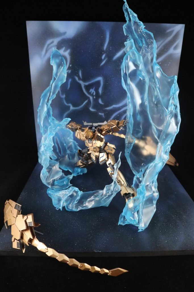 全体像。
アームドアーマーは周囲を飛んでる感じに配置。
背景は描いてません、塗装です。後ほど解説。
以下制作あれこれ。