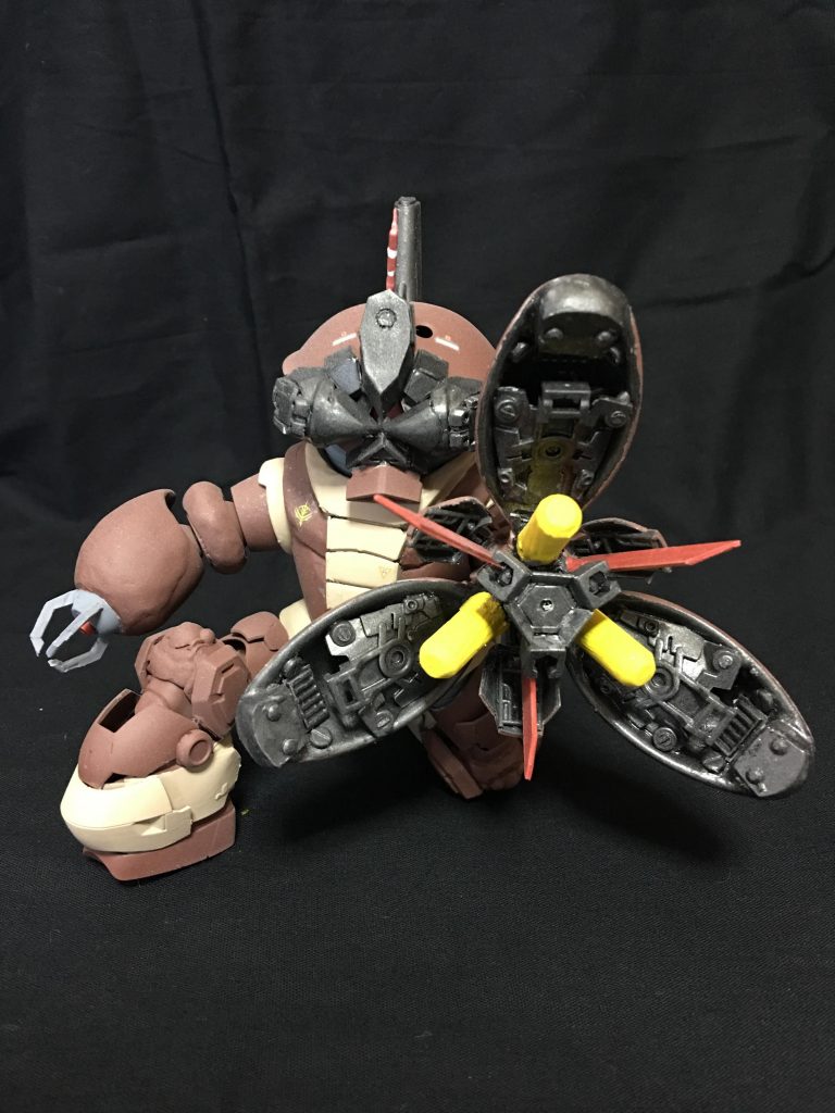 索敵レーダーとモノアイが光る様に電飾にも初挑戦。