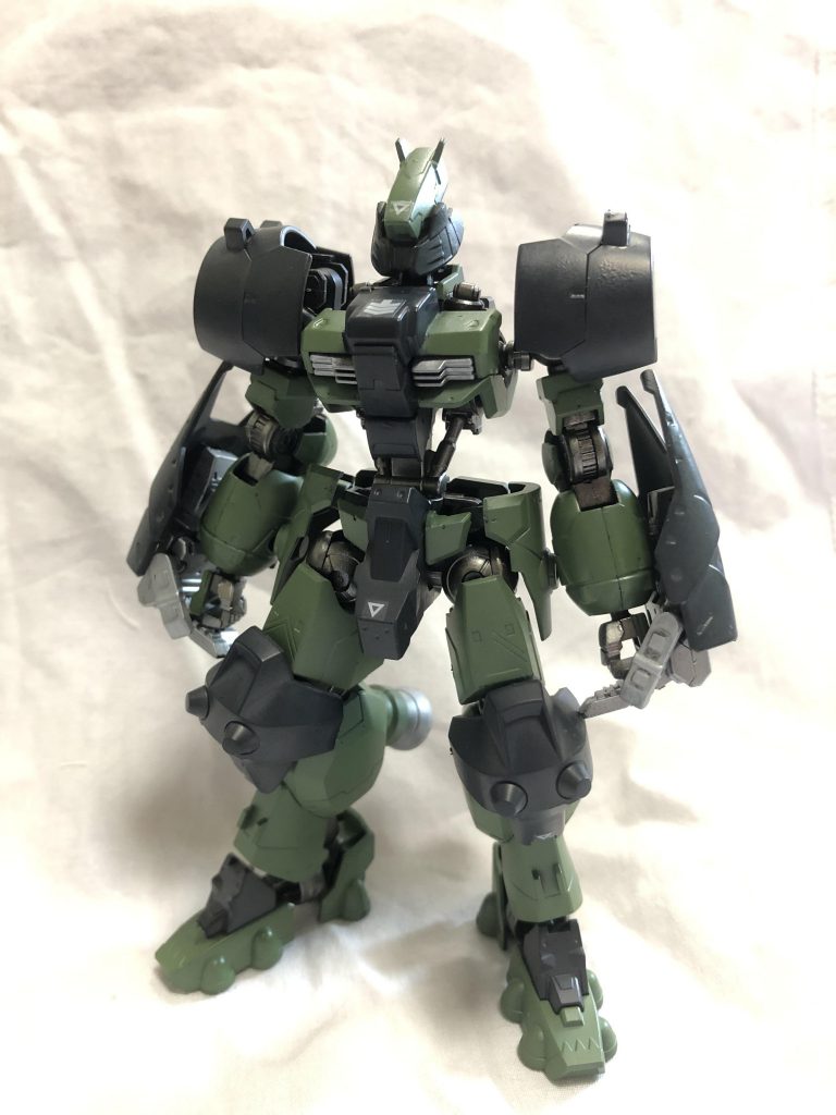 色を沢山塗るのも楽しいですが2色くらいが丁度いいですね。自画自賛ですが僕の人生で1番かっこ良く作れたと思います。