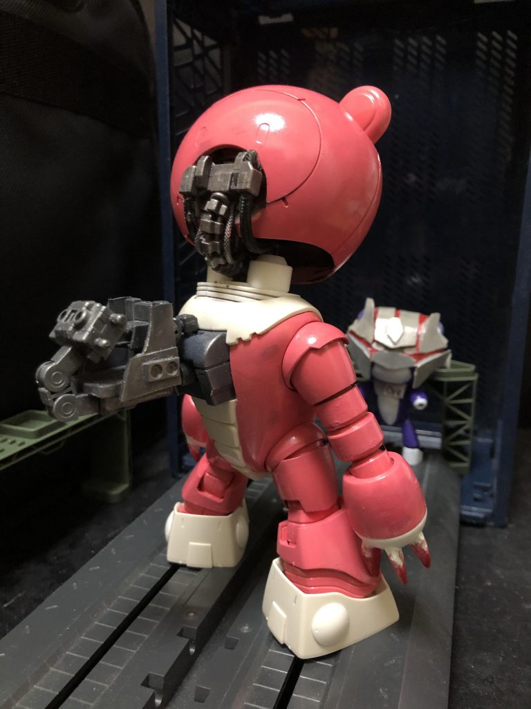 oyz「ですが、今回は大丈夫!コレを観て下さいっ!嫁ッガイの背中にコクピットスペースを用意してます!コレにoyzーGUYが搭乗して、嫁ッガイをコントロールするんですっ!」
Mr.BK「ホント大丈夫かい?それ?」
oyz「もちろん大丈夫ですよっ!」
嫁ッガイ「.......。」
Mr.BK「でもなんかさっきから、嫁ッガイがコッチ見てる気がするんだが?」
oyz「あ、ちゃんと制御出来るよう、嫁ッガイには嫁トレースA.Iと良心回路を搭載しましたっ!大丈夫ですよっ!」
Mr.BK「え?なんつった?まさか勝手に動くのアレ?」