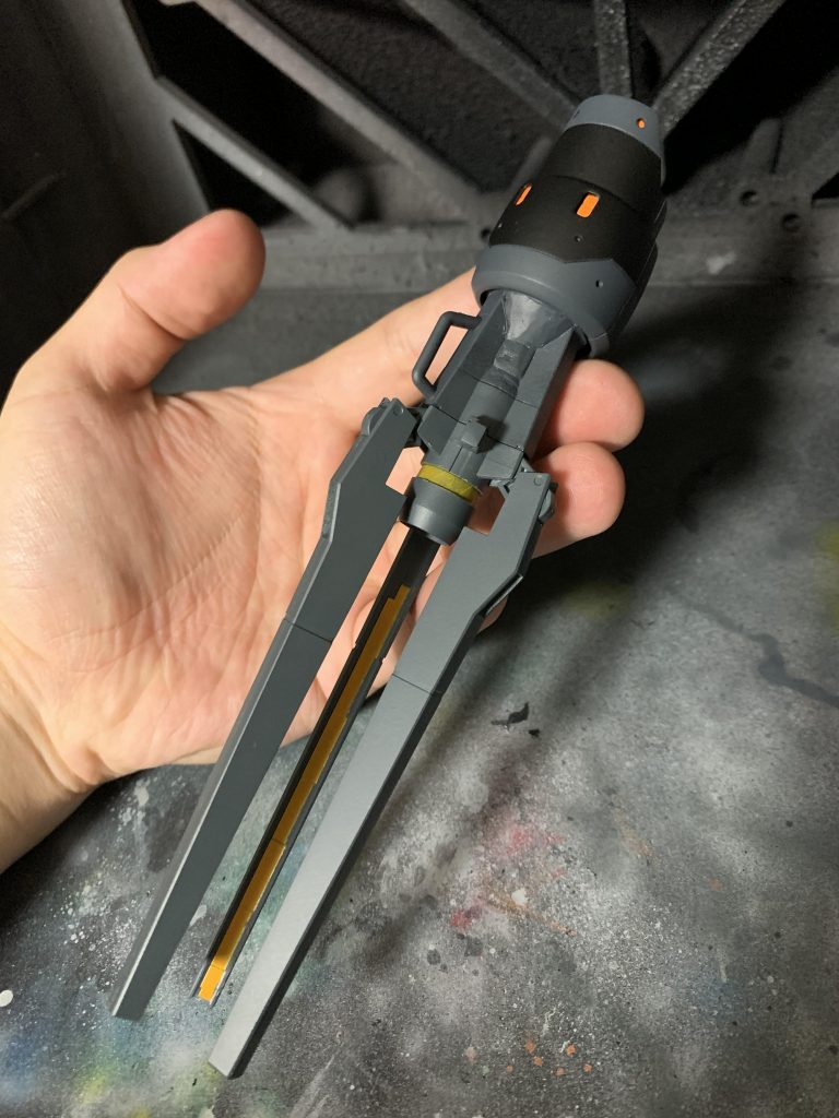 腕の塗装が終わったところです、デカさにビビりましたw