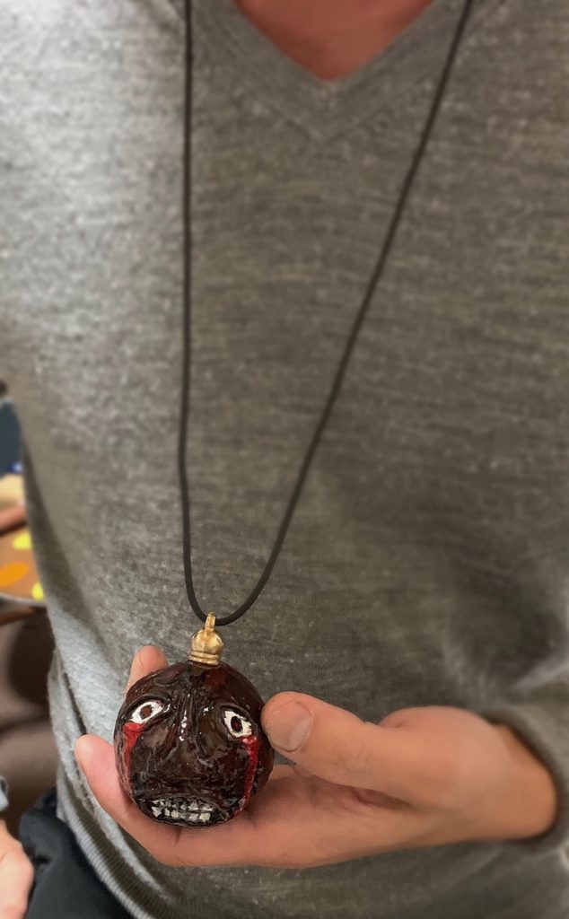 最後に金具をつけてネックレスにしました。