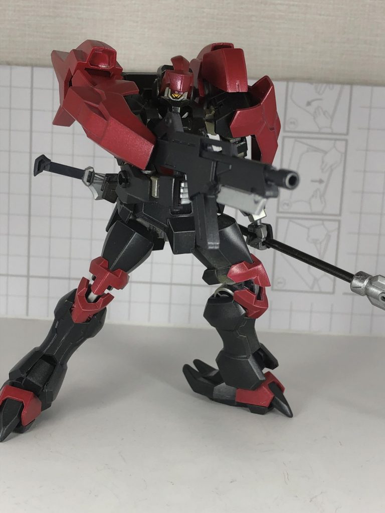 頭部バイザーは開きます。紫電なので。