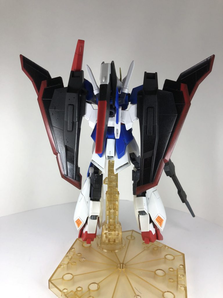 Zの足、リアスカート、バックパックをそのまま使用。機動性はまるでZガンダム。