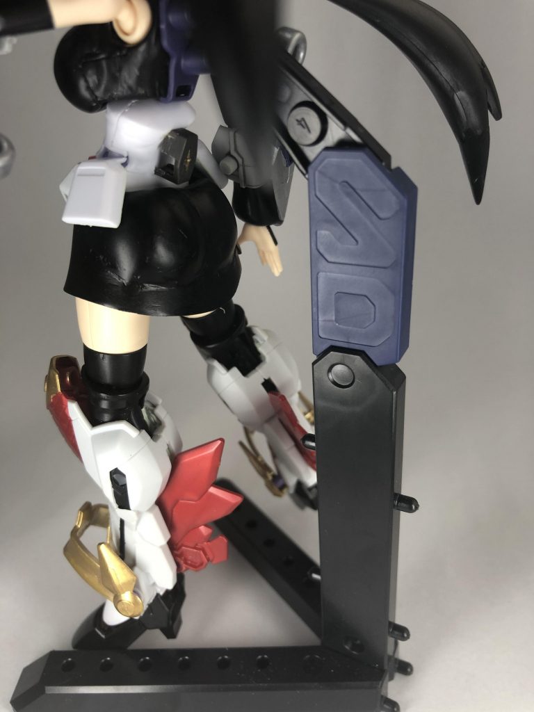 リアアーマーもパテで盛って大きいお尻にしています。