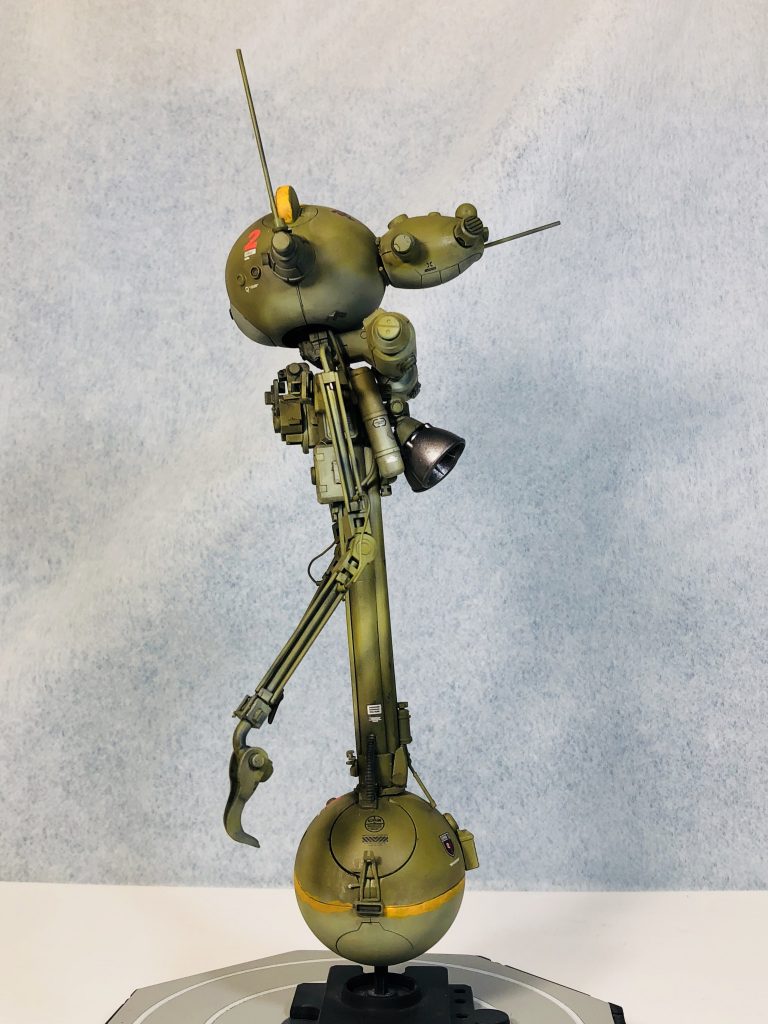 クマスポッター 前後横から。
元ネタの持つ不安感を煽るデザインをなるべく再現してみました。腕が若干短いです。