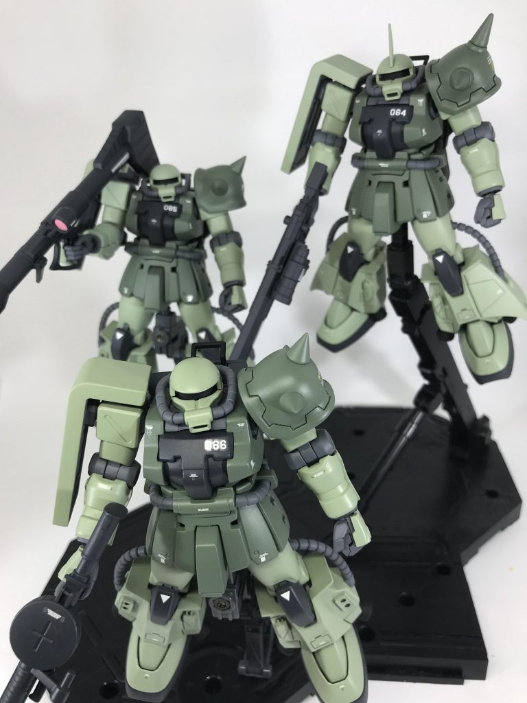 ご覧頂くと分かりますが、
ベースはザクⅡF2とし、脚部
を高機動型ザクのものと交換
しております。