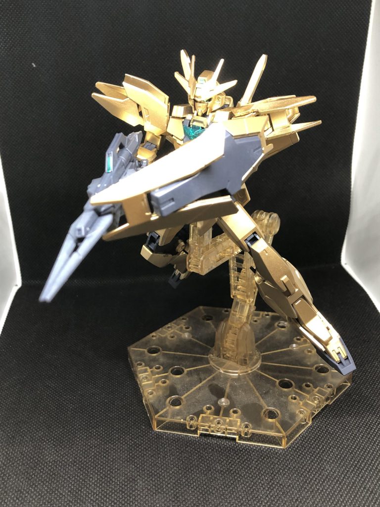 掴みたい明日があるのなら〜(違)
盾とドッキングする大火力武装は無印ビルドファイターズを思い出させてニヤリとしますよね。多分1クール目最終決戦でこれの最大出力チャージの時間を仲間が稼ぐ展開とか来ます。