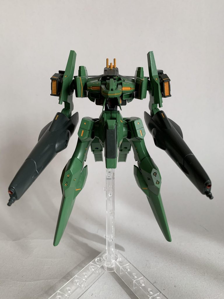 戦略重攻撃機マルドゥク
旧大戦以前から開発が計画されていた超大型戦略兵器。 
偵察衛星からの画像解析により、世界各地に魔王級魔獣の存在が確認され、これらは通常の無人機やLEVでは駆逐が困難であると予想された。 
そこでWARSEはこれら魔王級魔獣の殲滅に特化した戦略兵器の開発に乗り出した。 
機体防御用及び浮遊の為の斥力場フィールドを発生させる重力制御機関、多数のエーテリックライフルを使用した自動迎撃システム、超大型魔獣を遠距離から粉砕する大口径レールガン、衝撃波と超高温で広範囲を薙ぎ払う荷電粒子砲を小型化して一兵器に詰め込み、あまつさえ量産すら視野に入れるという一大計画[マルドゥクプロジェクト]としてスタートした。